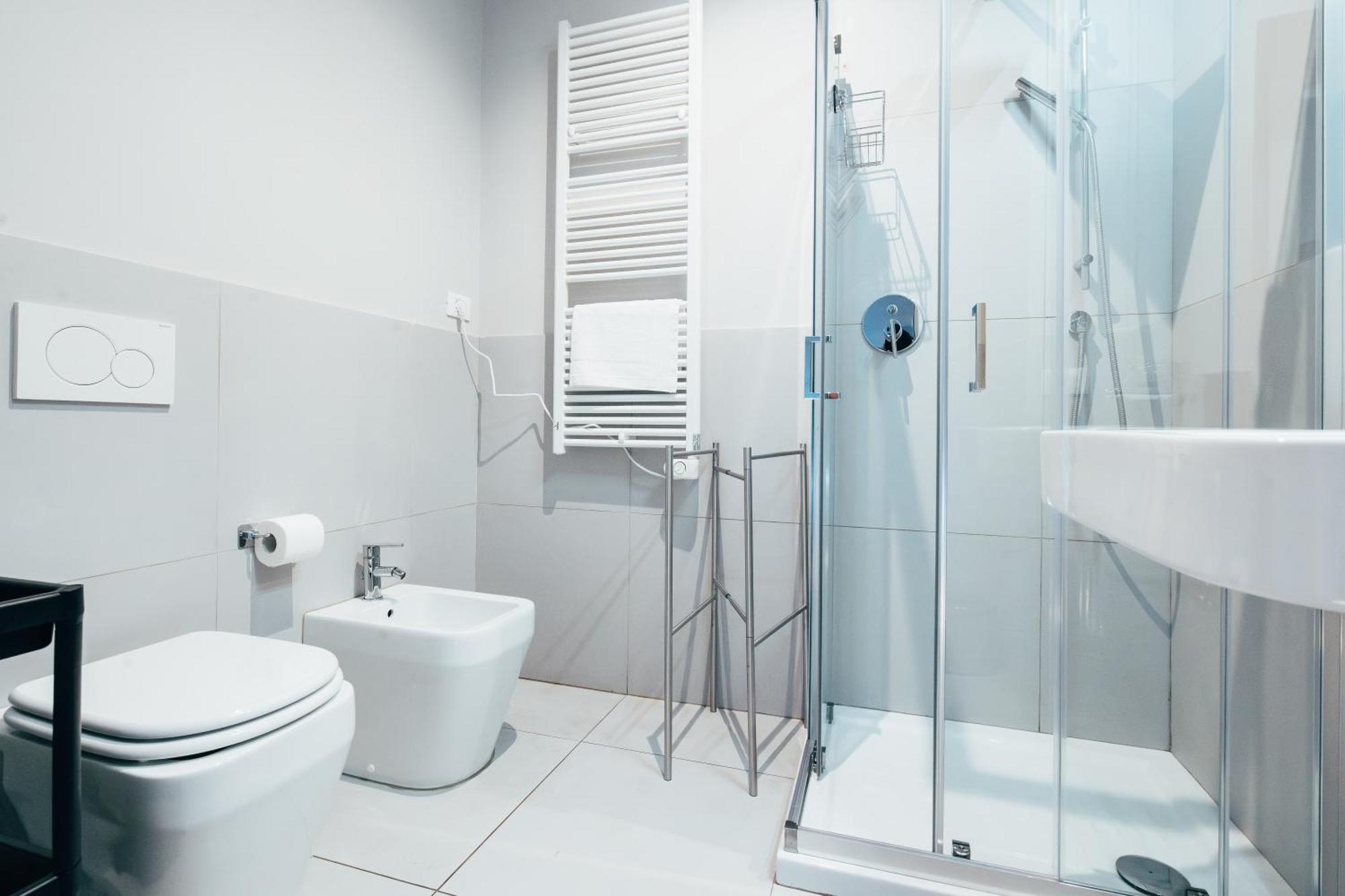 Bologna Suites - Private Bathroom Exterior foto